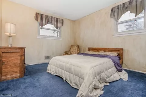 4 Lehigh Ln, Middlesex, NJ 08846 photo 14