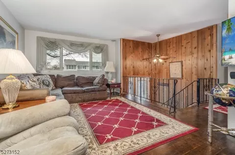 4 Lehigh Ln, Middlesex, NJ 08846 photo 3