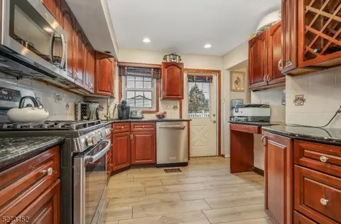 4 Lehigh Ln, Middlesex, NJ 08846 photo 8