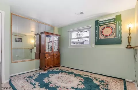 4 Lehigh Ln, Middlesex, NJ 08846 photo 16