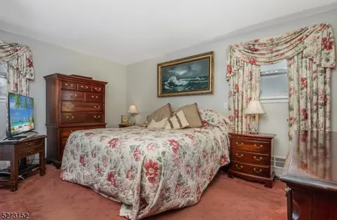 4 Lehigh Ln, Middlesex, NJ 08846 photo 11