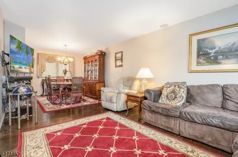 4 Lehigh Ln, Middlesex, NJ 08846 photo 2