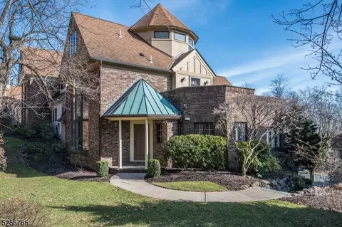13 Kips Rdg, Montclair, NJ 07042
