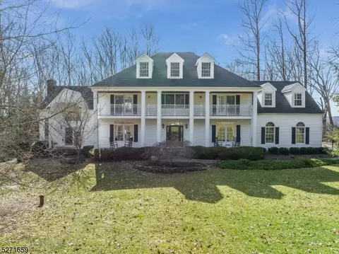 34 Country Oaks Rd, Lebanon, NJ 08833