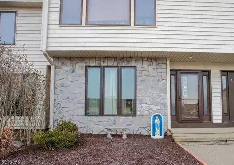 161 Dakota Dr, Lafayette, NJ 07848