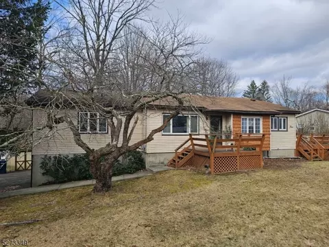 4 Lake Shore Rd, Hardyston Twp, NJ 07460