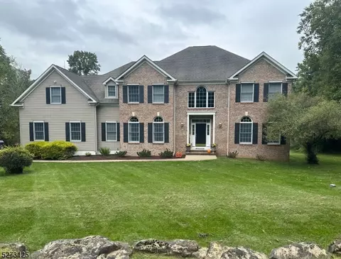 24 Woodfield Rd, Green Twp, NJ 07821