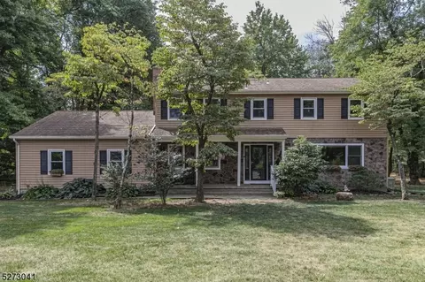 54 Robin Dr, Montgomery, NJ 08558
