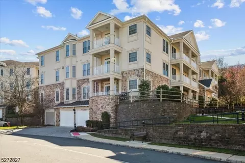 405 Holly Ln, Cedar Grove, NJ 07009