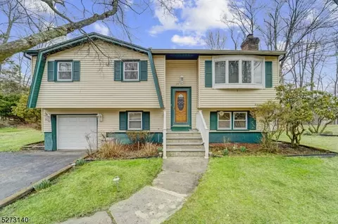 23 Hillside Ter, Green Twp, NJ 07821