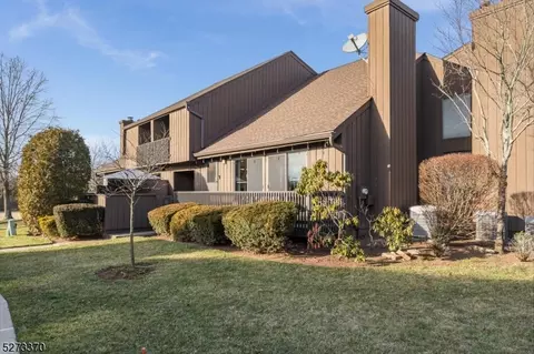 239 Kingsberry Dr, Somerset, NJ 08873