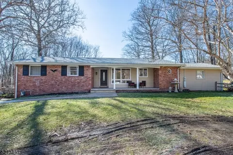 16 Mill St, Branchville, NJ 07826
