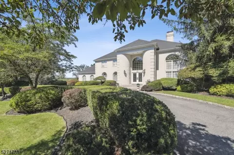 36 Rainbow Ridge Dr, Livingston, NJ 07039