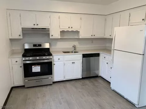 167 S 7th Ave, Manville, NJ 08835