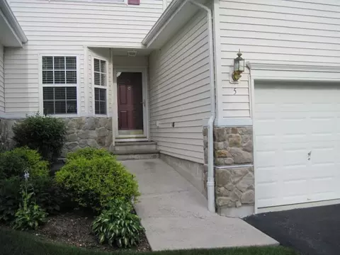 5 Spruce Hills Ct, Hamburg, NJ 07419