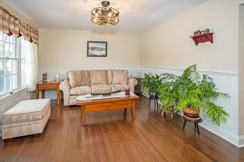 8 Hooker Ave, Middlesex, NJ 08846 photo 4