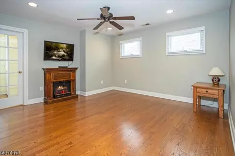 8 Hooker Ave, Middlesex, NJ 08846 photo 16