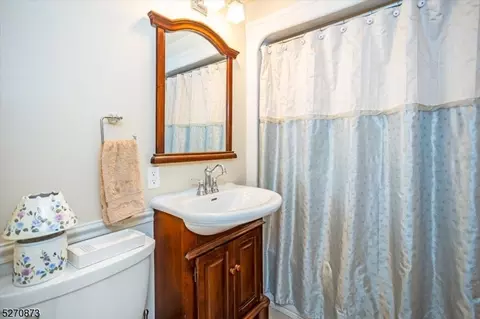 8 Hooker Ave, Middlesex, NJ 08846 photo 14