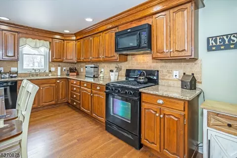 8 Hooker Ave, Middlesex, NJ 08846 photo 7