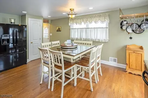 8 Hooker Ave, Middlesex, NJ 08846 photo 10