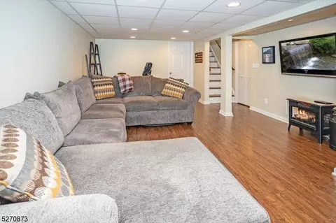 8 Hooker Ave, Middlesex, NJ 08846 photo 23