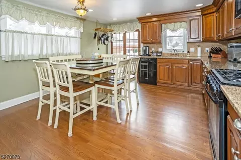8 Hooker Ave, Middlesex, NJ 08846 photo 9