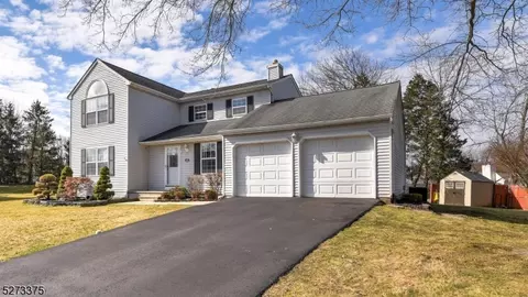8 Pueblo Trl, Branchburg, NJ 08876