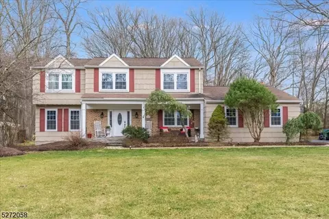 15 Sycamore Ln, Washington Twp, NJ 07853