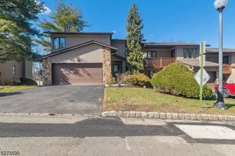 19 Cedarwood Ter, Woodland Park, NJ 07424