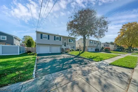 32 Woodmere St, Raritan, NJ 08869