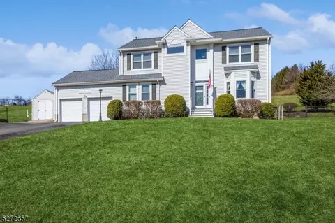 5 Winchester Ave, Hackettstown, NJ 07840