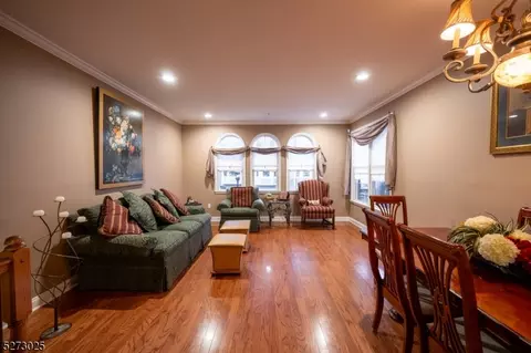 466 Buffalo Ct #466, West New York, NJ 07093