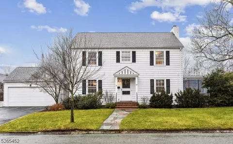 29 Baltusrol Way, Millburn Twp, NJ 07078