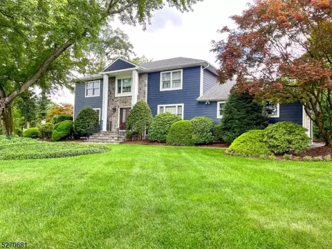 8 Lorraine Dr, Montville Twp, NJ 07058