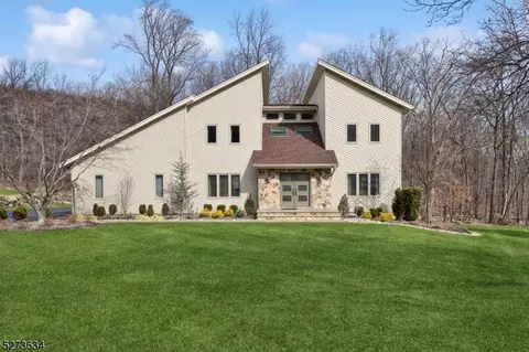 419 Mountain Way, Morris Plains, NJ 07950