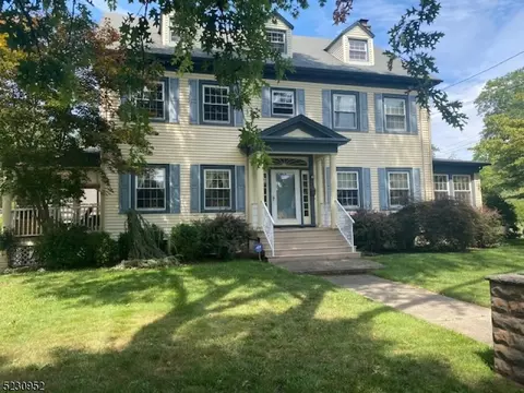 541 W Lake Ave, Rahway, NJ 07065