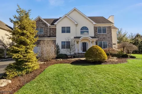 2 Corner Stone Way, Livingston, NJ 07039