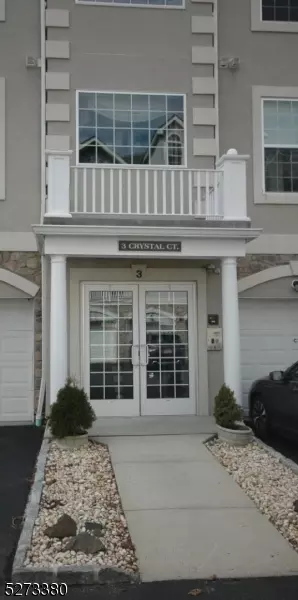 3 Crystal Ct B3, Woodland Park, NJ 07424