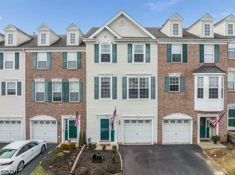8 Sundance Way, Phillipsburg, NJ 08865