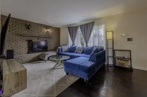 57 Independence Dr, Roselle, NJ 07203 photo 3