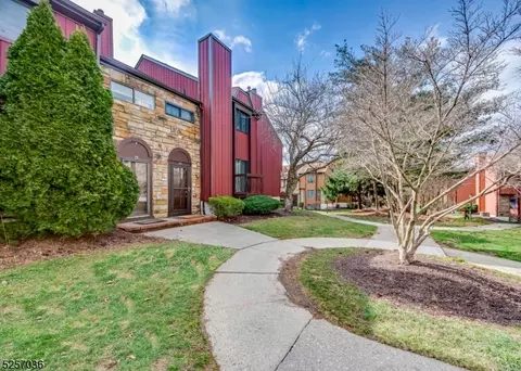 99 Wimbledon Sq, Hackettstown, NJ 07840
