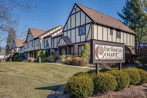 6 Chelsea Ct, Ramsey, NJ 07446