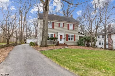 9 Stocker Rd, Verona, NJ 07044