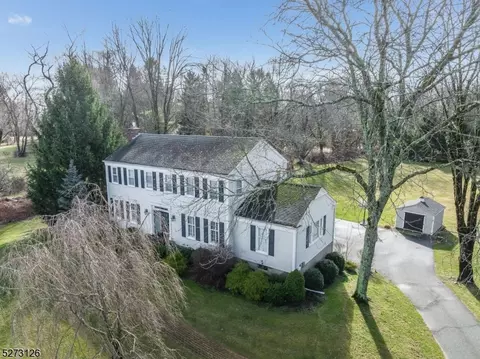 7 Cross Brook Dr, Tewksbury Twp, NJ 07830