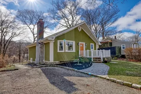 141 Vermont Trl, Hopatcong, NJ 07843