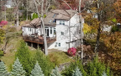17 Abbott Dr, Jefferson, NJ 07849