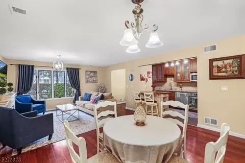 121 Westchester Ter #121, Annandale, NJ 08801