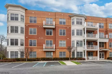 4212 Pointe Gate Dr #12, Livingston, NJ 07039