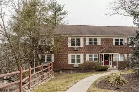 100 Pierson Miller Dr #F31, Pompton Lakes, NJ 07442