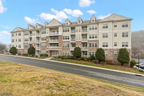 5217 Sanctuary Blvd #217, Riverdale, NJ 07457